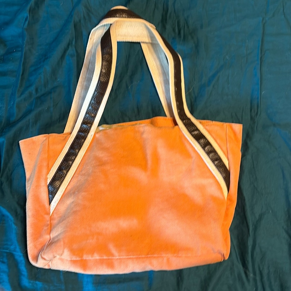 Unbranded retro purse.